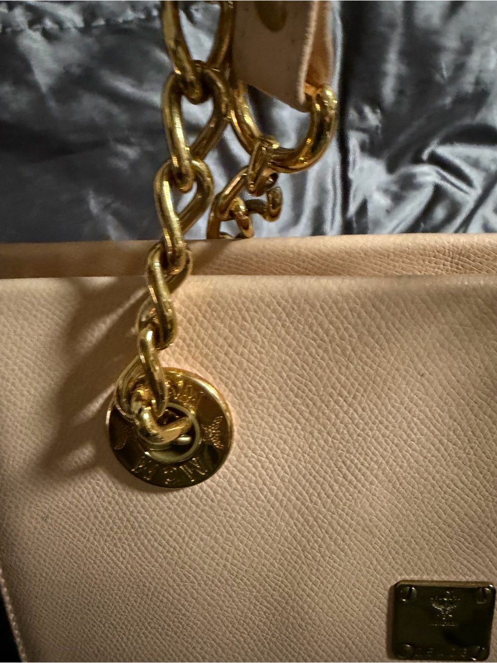 MCM Light peach / pink toned Bag with Gold Chain Details - Picture 4 of 8